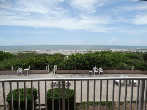 Afbeelding uit fotogalerij van Richard Arms Unit 21- Direct Oceanfront Condo! in Cocoa Beach