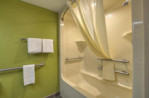 Ένα μπάνιο στο Sleep Inn Bryson City - Cherokee Area