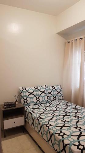 Ένα ή περισσότερα κρεβάτια σε δωμάτιο στο Maki House Condo