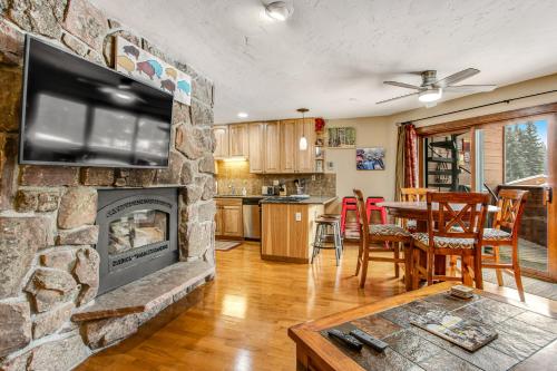 Η κουζίνα ή μικρή κουζίνα στο Winter Park Place 14