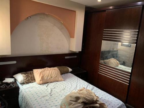 a bedroom with a bed and a large mirror at شقة مفروشة باامبابة in Cairo