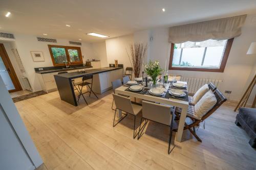 Gambar di galeri bagi Residencial Bella Donna Lux House, Jacuzzi y piscina privada di Lloret de Mar