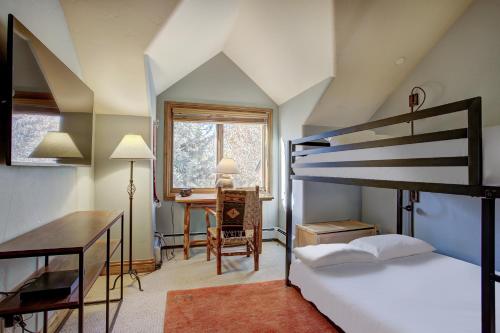 a bedroom with two bunk beds and a desk at Cozy Mountain 4-Bedroom Retreat in Arrowhead Village townhouse in Edwards