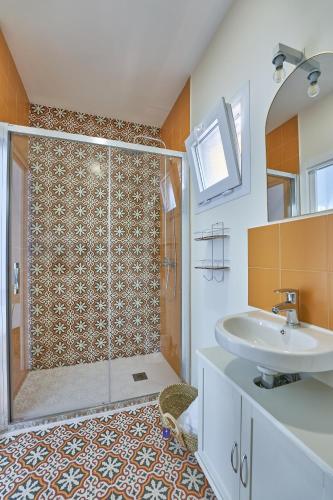 a bathroom with a shower and a sink at Casa Pureza in Seville