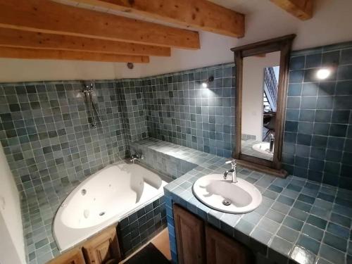 Photo de la galerie de l'établissement Gîte de la Viola 2*, à Sigottier