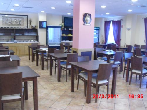 מסעדה או מקום אחר לאכול בו ב-Hotel O Desvio