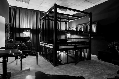 Posezení v ubytování Fetischhaus SM Apartment/Ferienwohnung Wiesbaden