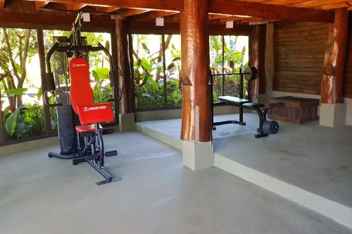 a room with a gym with a treadmill and a chair at Puro Moconá Lodge in El Soberbio