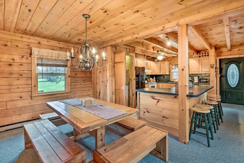 Pet-Friendly Poconos Cabin Deck and Fire Pit! – Photos 2