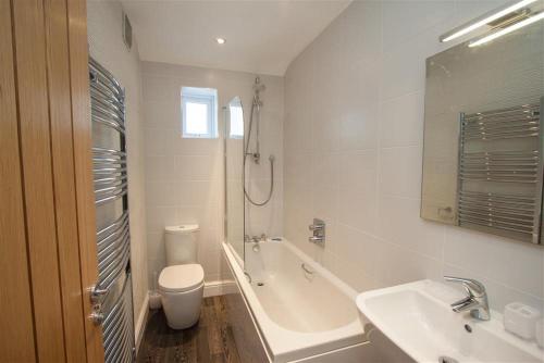 Koupelna v ubytování Gable End