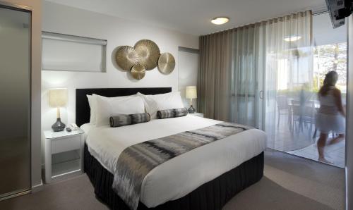 Giường trong phòng chung tại Rumba Beach Resort