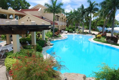Pogled na bazen u objektu Vista Mar Beach Resort and Country Club ili u blizini