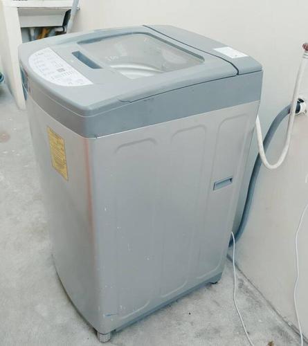 a cooler sitting on the floor in a room at Casa amoblada y cómoda en BALLENITA, Santa Elena. in Ballenita