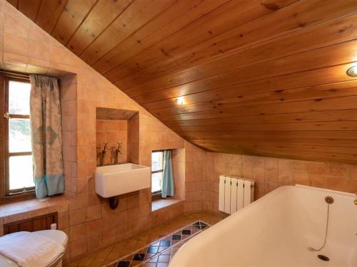 Dovecot Cottage tesisinde bir banyo