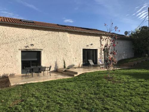 Zdjęcie z galerii obiektu Belle maison en pierre avec jardin clos, 3 chambres, près de Périgueux, idéale pour famille - FR-1-616-277 w mieście Boulazac