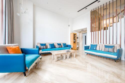 a living room with blue couches and a table at Wenshui in Jiaoxi