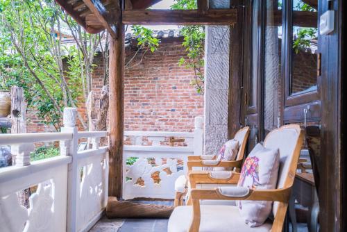 Ein Sitzbereich in der Unterkunft The Ritz-Man Boutique Inn Lijiang