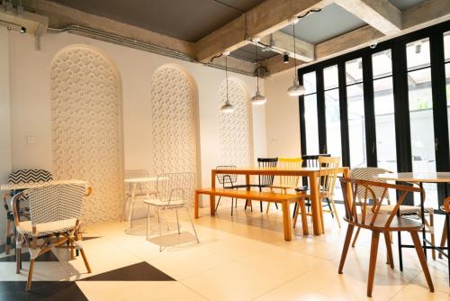 Restoran või mõni muu söögikoht majutusasutuses Bedspread Hostel