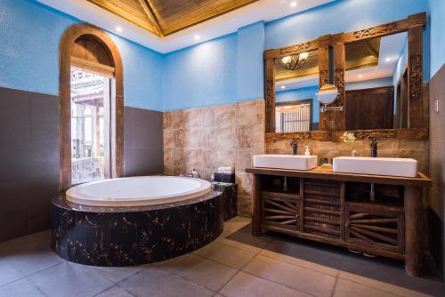 Koupelna v ubytování The Ritz-Man Boutique Inn Lijiang