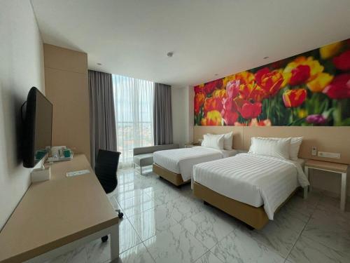Postel nebo postele na pokoji v ubytování PALM PARK Hotel Surabaya