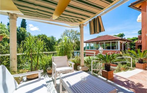 Vonkajšia záhrada v ubytovaní 4 Bedroom Cozy Home In Mlini