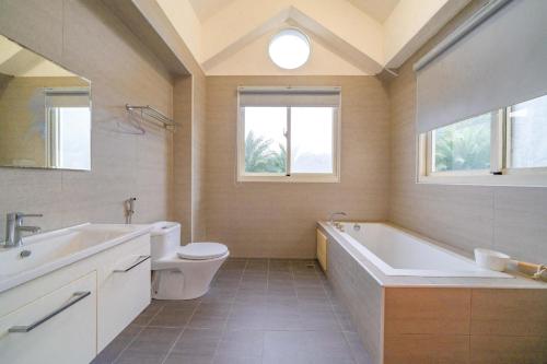 a bathroom with a tub and a toilet and a sink at Cheers乾杯包棟民宿 in Yuanshan