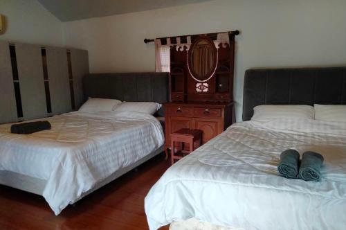 Ein Bett oder Betten in einem Zimmer der Unterkunft ชิดชล โฮมสเตย์ แอทอัมพวา