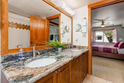 a bathroom with two sinks and a large mirror at Powderhorn Lodge 504 Aspen View Villa in Brighton