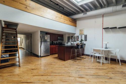 Una cocina o zona de cocina en The Havana Lofts