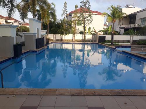 a large swimming pool with blue water at HAPDESKO HOMESTAY in Batam Center