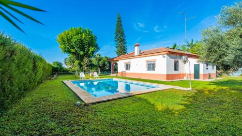 a house with a swimming pool in the yard at Huerta Tío Pipa Aznalcázar by Ruralidays in Aznalcázar