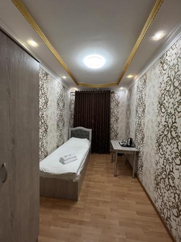 Bilik mandi di Diyora Hostel