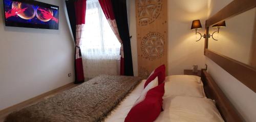 Katil atau katil-katil dalam bilik di Apartamenty U Paliderki