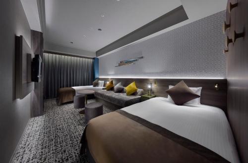 Hotel Villa Fontaine Grand Tokyo-Roppongi tesisinde bir odada yatak veya yataklar