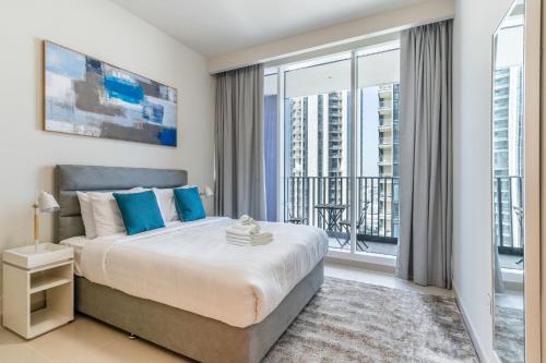 Postel nebo postele na pokoji v ubytování Harbour Gate Tower 1 - 1BR Apartment - Allsopp&Allsopp
