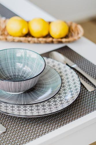 two bowls on a plate on a table at Wohnen auf Zeit in Weingarten in Weingarten