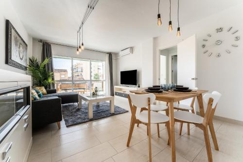 Sea view 2 bedroom apartment 2 min away from the beach