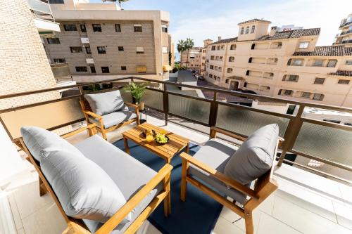 Sea view 2 bedroom apartment 2 min away from the beach