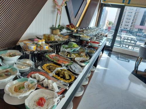 Makanan di atau berdekatan hotel