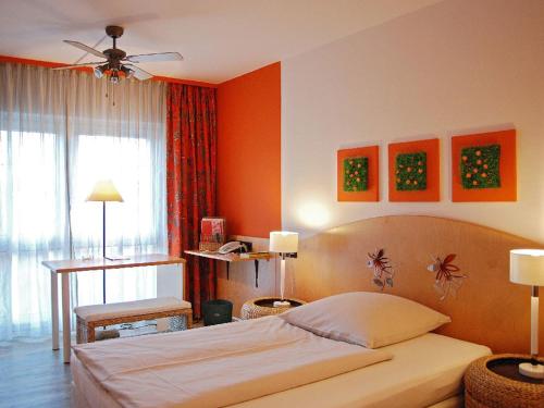 Una cama o camas en una habitación de Ambiente Langenhagen Hannover by Tulip Inn