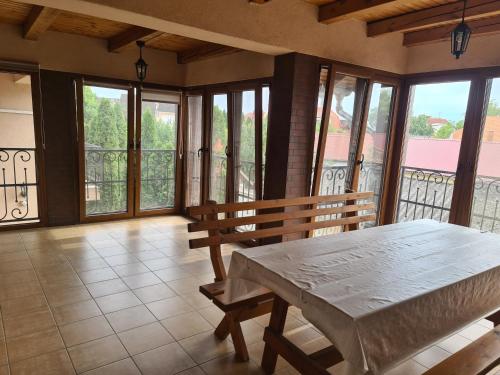 Balkón alebo terasa v ubytovaní Mediterrán Apartman és Vendégház