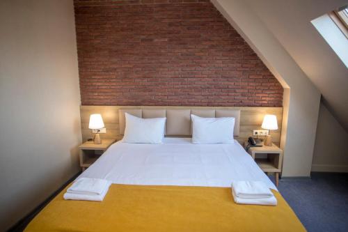 Postel nebo postele na pokoji v ubytování Hotel London