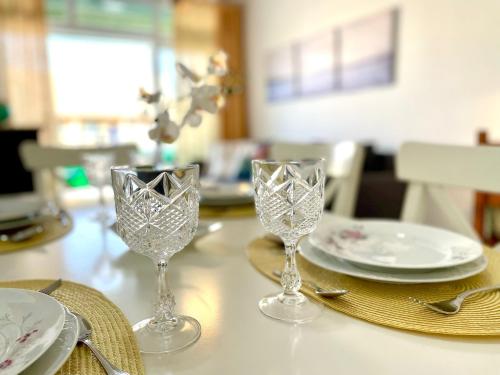 GATU Villa Sol, junto a la playa , piscina, 2 baños, aire cc, terraza, " Preferente mayores de 21 años y familias "