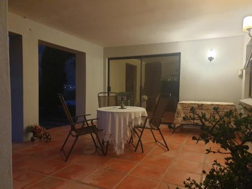 a dining room with a table and chairs in a room at 'Eye 2 SA' with exclusive pool access - Hout Bay in Cape Town