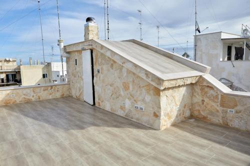 a building with a roof with a ramp on it at Palazzina Margò in Mola di Bari