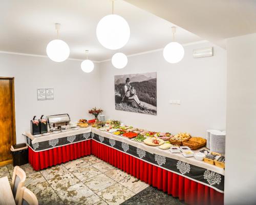 Kuchnia lub aneks kuchenny w obiekcie Ośrodek Konferencyjno-Wypoczynkowy "Parzenica" w Zakopanem