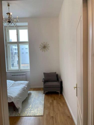 Postel nebo postele na pokoji v ubytování 2-Bed Apartment in Praha