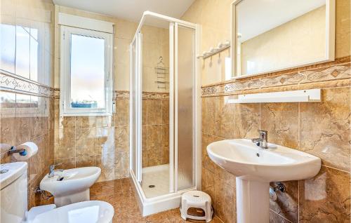 a bathroom with a sink and a shower and a toilet at Stunning Air Conditioned House in Cijuela