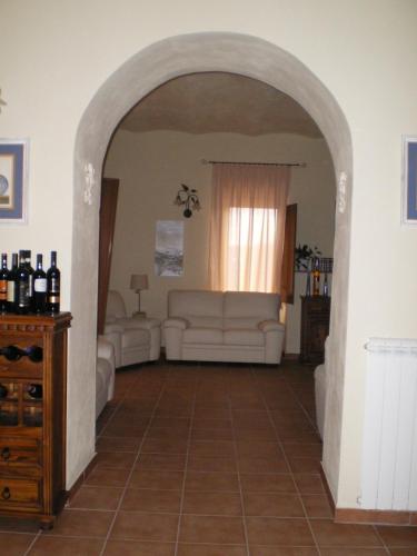 an archway leading into a living room with a couch at Villa RosaMaria in San Chirico Raparo