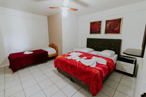 Ein Bett oder Betten in einem Zimmer der Unterkunft Centro dos Canyons Hotel
